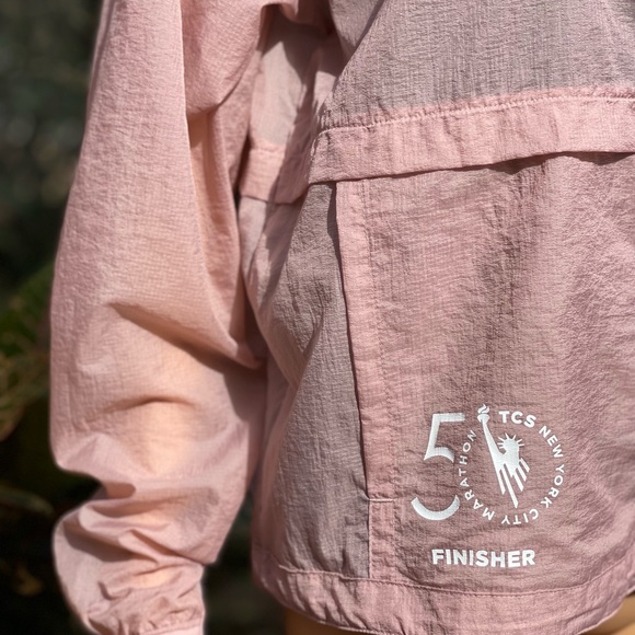 NEW BALANCE NYC MARATHON PACKABLE JACKET LARGE WJ03237M PINK - Picture 5 of 8